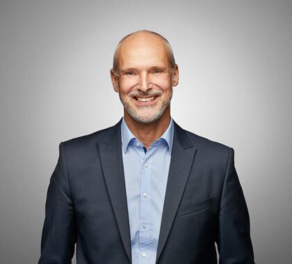 Dr. Jörg Schlösser ist Gründer und Prokurist bei der Management- und IT-Beratung Consileon. Außerdem verantwortet er den Geschäftsbereich Software Solutions.