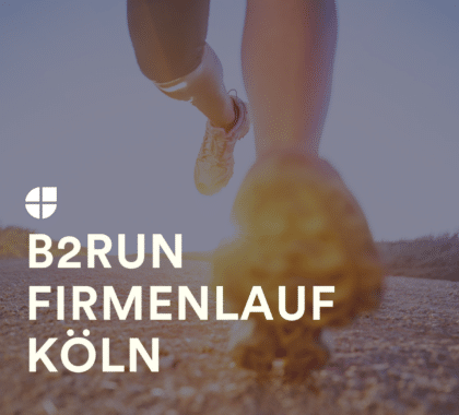 Nahaufnahme von laufenden Beinen beim B2Run Firmenlauf Köln