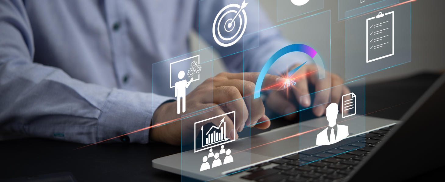 Eine Person arbeitet datenbasiert am Laptop mit digitalen Kennzahlen und Zielen, symbolisch für Prozessoptimierung