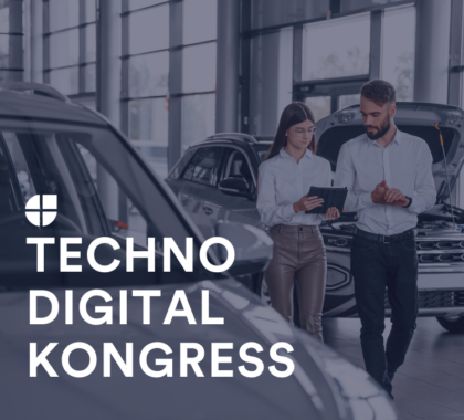Zwei Fachkräfte in einer modernen Fahrzeughalle im Austausch über digitale Informationen auf einem Tablet, symbolisch für technologische Innovation, digitale Transformation und praxisnahen Wissenstransfer auf Branchenevents wie dem Techno Digital Kongress