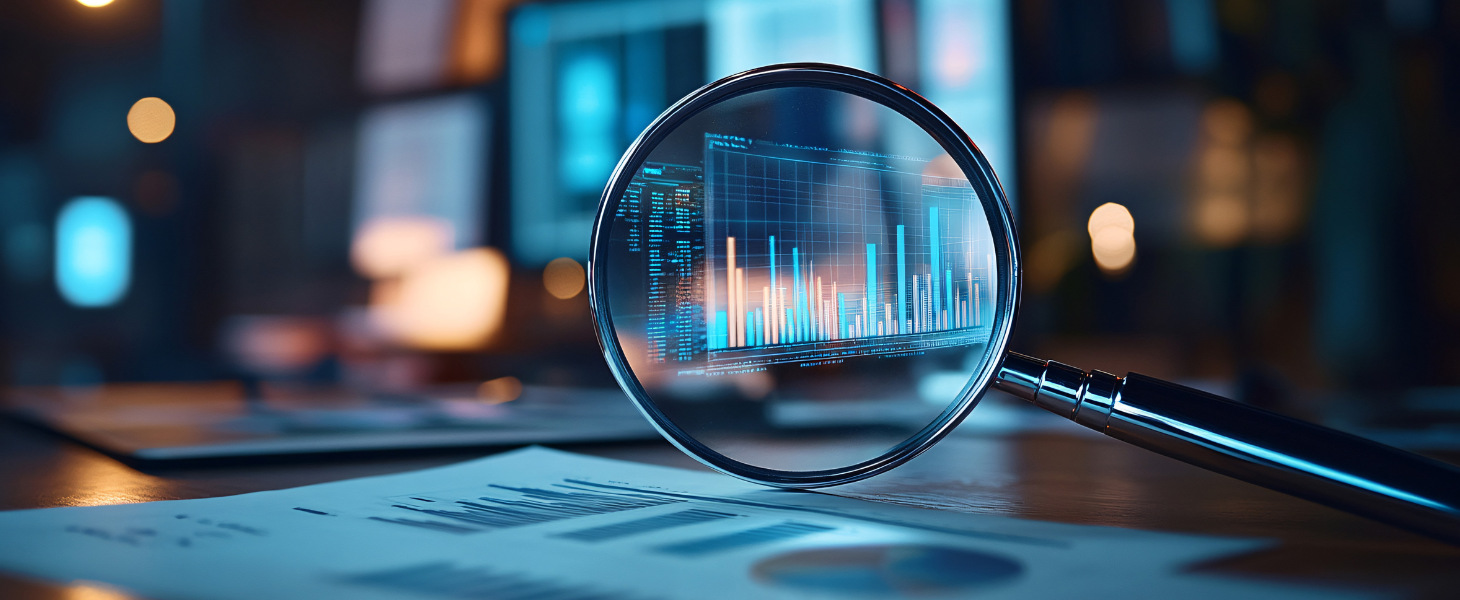 Lupe zeigt digitale Diagramme auf Dokumenten – symbolisch für Datenanalyse und detaillierte Prüfung.
