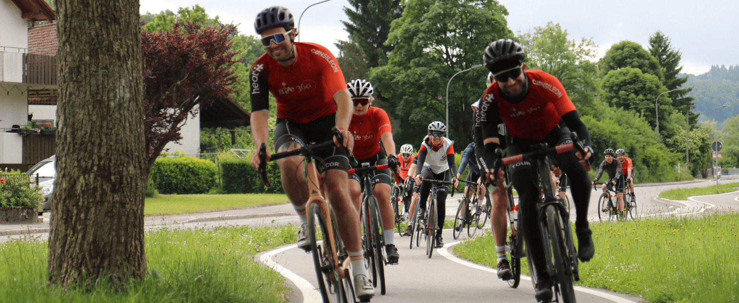 Gruppe von Fahrradfahrern, symbolisch für Tour Eucor