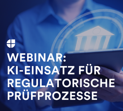 Mann hält Tablet in der Hand, mit Banken-Icon, symbolisch für Einsatz von KI für regulatorische Prüfprozesse