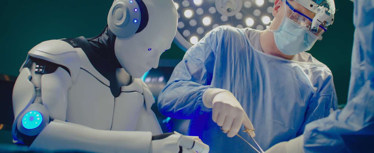 Roboter als Assistent im OP neben dem Arzt, symbolisch für Multi-Agenten-RAG-Systeme im Krankenhaussektor